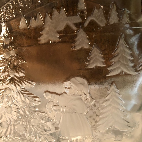 Vintage 1980s Mikasa Scalloped Edged Frosted Crystal Holiday Platter - Picture 4 of 5